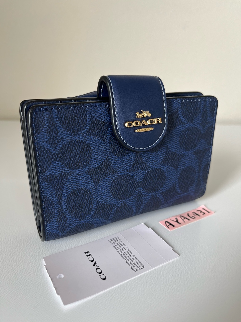 Coach Medium Corner Zip Wallet In Signature Canvas🎈🎈